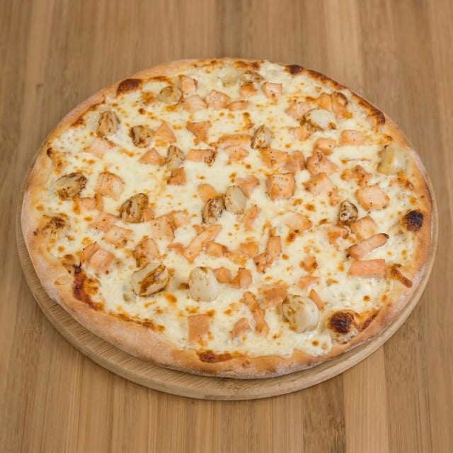 Chicken Alfredo Pizza - 12'' Medium.